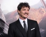 The Mandalorian: Pedro Pascal 'tradisce' Baby Yoda con Gal Gadot