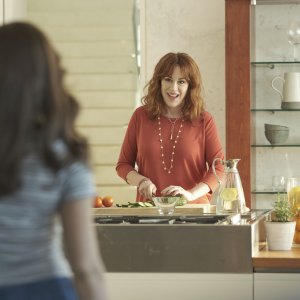 The Kissing Booth 2: Molly Ringwald in una scena del film