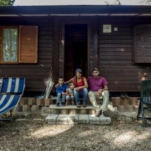 Vulnerabile bellezza: la famiglia Riccioni in una scena