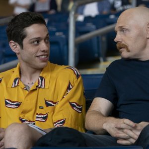 Il Re di Staten Island: Pete Davidson e Bill Burr in  una scena del film