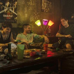 Il Re di Staten Island: Pete Davidson, Moises Arias, Ricky Velez in una scena del film