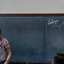 The Trial of the Chicago 7: Jeremy Strong in una scena corale