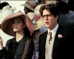 Quattro matrimoni e un funerale, stasera su TV8 il film con Hugh Grant