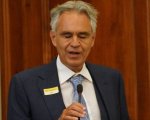 Andrea Bocelli ai negazionisti del Covid: 'Io umiliato e offeso dal lockdown'