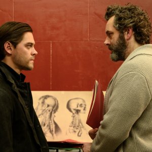 Prodigal Son: Michael Sheen in una scena della serie tv