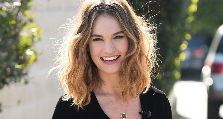 Lily James e Andrew Scott nella miniserie BBC/Amazon The ...