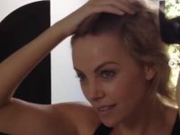 Charlize Theron si rasa i capelli nel video su Instagram: l'omaggio a Furiosa