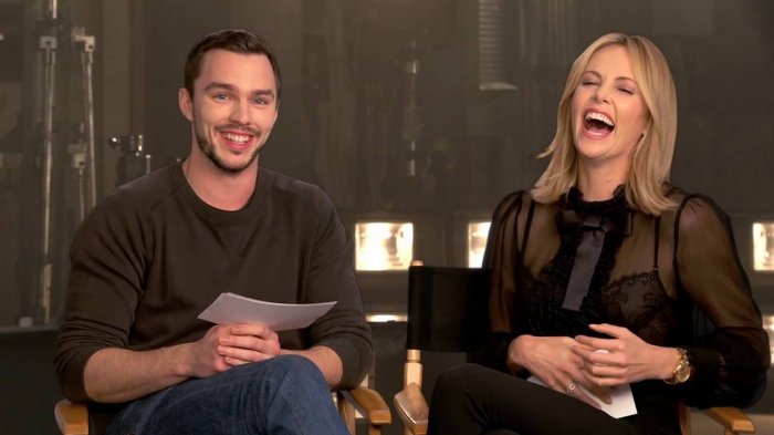 Mad Max: Fury Road, Nicholas Hoult ricorda quando Charlize Theron gli sputò in faccia