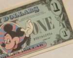 Errore disneyano: le firme di Walt Disney e Topolino sugli assegni fiscali a Rhode Island