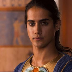 Avan Jogia in Tut - il destino di un faraone