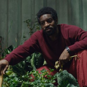 High Life: Andrè Benjamin in una scena del film