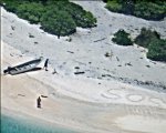 Come Cast Away e Lost: naufragati sull'isola deserta, tre marinai salvati da un SOS sulla spiaggia