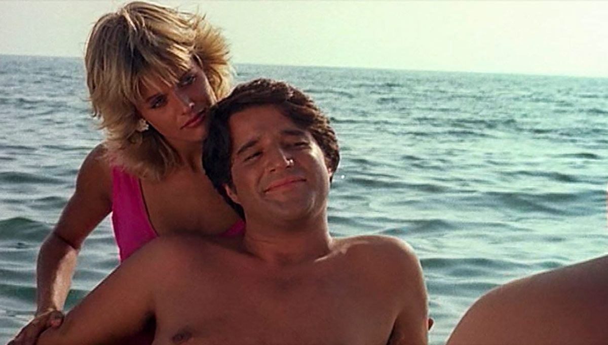 Karina Huff e Christian De Sica in una scena di Sapore di mare