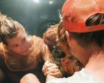 Justin Bieber e sua moglie, battesimo nel lago: le foto su Instagram