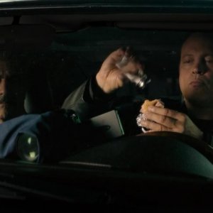 Dragged Across Concrete: Mel Gibson e Vince Vaughn in una scena del film