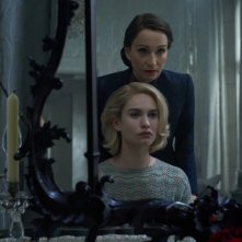 Rebecca: juna foto con Lily James e Kristin Scott Thomas