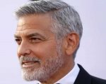 George Clooney, 'sesso orale in bagno con la socia di Jeffrey Epstein' svela un libro