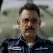 Gunjan Saxena: The Kargil Girl, Manav Vij in una scena del film