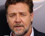 Russell Crowe e i tweet in italiano (con parolaccia) nel nome di Fellini