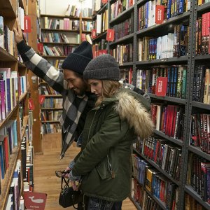 Love Life: Anna Kendrick e Jin Ha in una scena