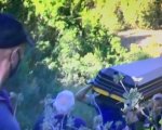 Gioele Mondello, il padre e il nonno piangono sulla bara (VIDEO)