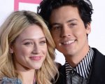 Riverdale, Cole Sprouse e Lili Reinhart si sono lasciati, la conferma su Instagram: “le auguro ogni felicità