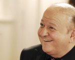 Massimo Boldi contro le mascherine e i potenti del pianeta: il delirio social