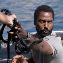 Tenet: John David Washington in una sequenza