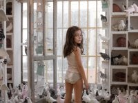 Venezia 2020 e la bambina in mutande: polemica per la foto sui social, ma è la scena di un film