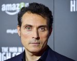 M. Night Shyamalan: Rufus Sewell nel cast del nuovo film del regista