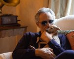 Andrea Bocelli, l'addio al suo cane su Instagram: 'Il mare si è portato via la nostra compagna di viaggio'