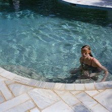 Dogtooth: una scena del film con Aggeliki Papoulia