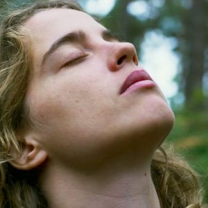 Quattro vite: un primo piano di Adèle Haenel