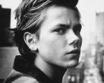 River Phoenix: i fan lo ricordano sui social in occasione del 50 compleanno