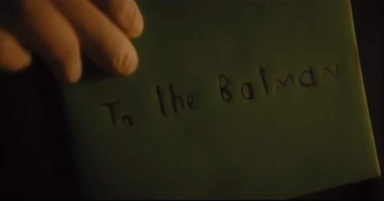 Busta indirizzata a Batman nel film The Batman