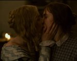 Ammonite: il bacio tra Kate Winslet e Saoirse Ronan nel trailer del film