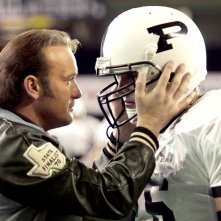 Friday Night Lights: Tim McGraw e Garrett Hedlund in una scena del film