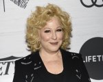 Bette Midler: 'Melania Trump non sa nemmeno parlare inglese'