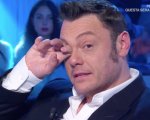 Tiziano Ferro in lacrime: ha rivisto il suo cane dopo l'operazione (VIDEO)