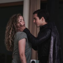 Freaks - Una di noi: Cornelia Gröschel e Tim Oliver Schultz in una scena del film