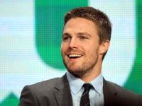 Stephen Amell condivide il duro allenamento per la serie sul wrestling Heels (video)