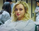 Spontaneous: i compagni di classe di Katherine Langford 'esplodono' nel trailer