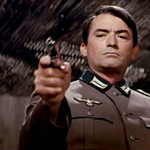 Gregory Peck in una scena de I cannoni di Navarone