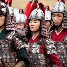 Mulan: una foto del film con Yifei Liu