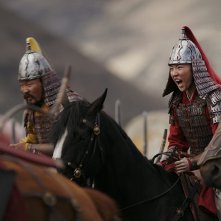 Mulan: un momento del film con Yifei Liu