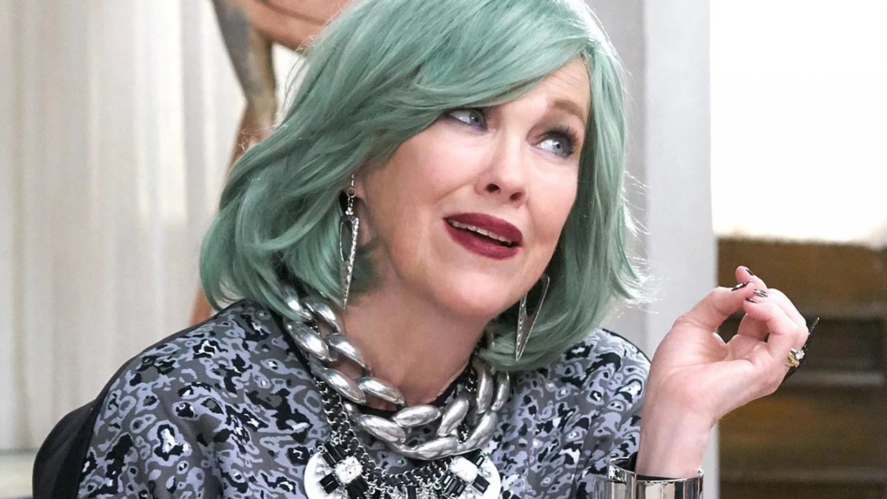 Catherine O'Hara e Kathryn Hahn nella serie The Studio di Seth Rogen