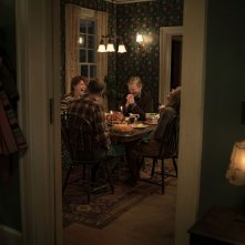 Sto pensando di finirla qui: David Thewlis, Toni Collette, Jesse Plemons, Jessie Buckley in una scena del film