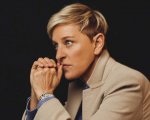Ellen DeGeneres: il senso di colpa per l'ex fidanzata morta e l'inizio della sua carriera