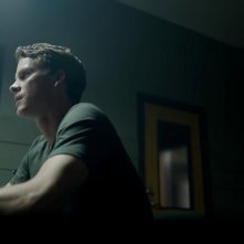 Il giovane Wallander: Adam Pålsson in una scena della serie Netflix