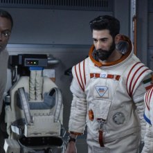 Away: Hilary Swank con Ato Essandoh e Ray Panthaki